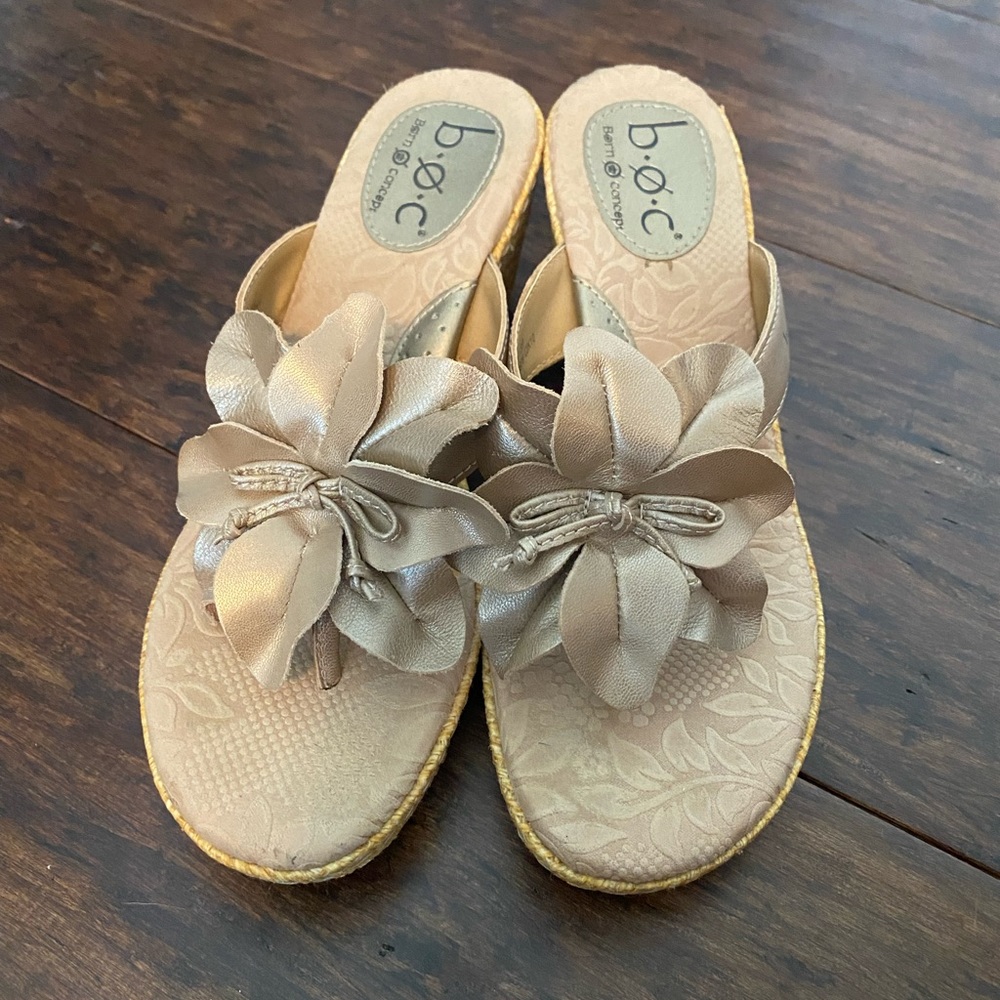 b.o.c. by Born champagne gold leather flower heeled wedge flip flop thong 8